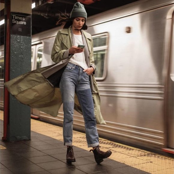 Blundstone Embossed Leather Boot. 2166. Dress boot. Elastic sided. Size: 7, 8, 9 - Picture 9 of 14